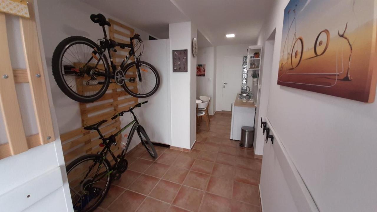 Bed&Bike Apartment เซรมสกี คาร์ลอฟซี ภายนอก รูปภาพ